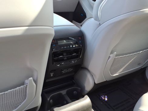 Used 2021 Jeep Grand Cherokee L Overland w/ Luxury Tech Group IV AWD/4WD image 8