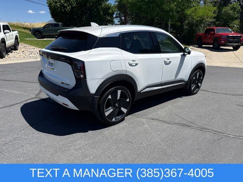 Used 2025 Nissan Kicks SR w/ SR Premium Package AWD/4WD image 3