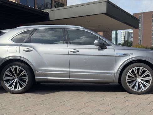 Used 2022 Bentley Bentayga AWD/4WD image 3