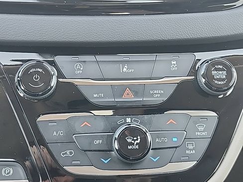 Certified 2022 Chrysler Pacifica Touring-L FWD image 7