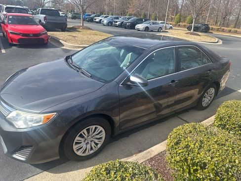 Used 2012 Toyota Camry L image 3