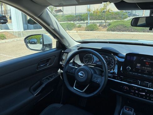 Used 2025 Nissan Pathfinder SV image 37