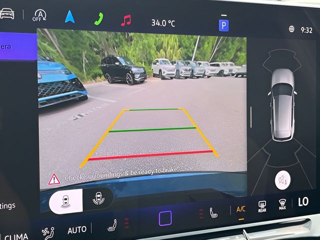 Certified 2025 Volkswagen Tiguan SE R-Line AWD/4WD image 24