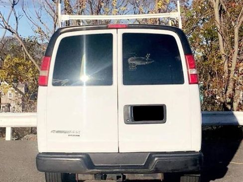 Used 2014 Chevrolet Express 3500 Extended RWD image 6
