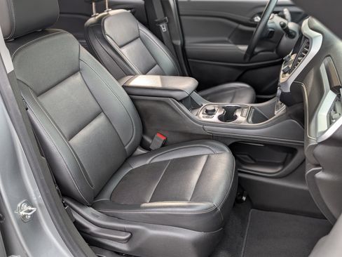 Used 2023 GMC Acadia SLT image 23