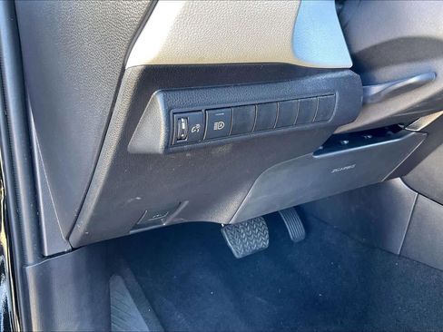 Used 2025 Toyota Corolla SE image 36