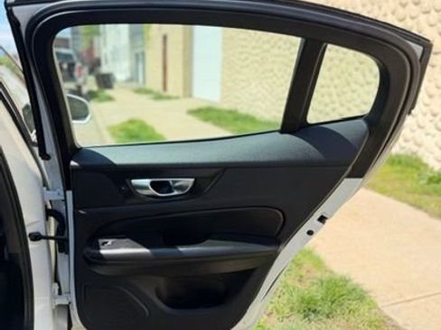 Used 2021 Volvo S60 T6 Momentum w/ Protection Package Premier AWD/4WD image 26