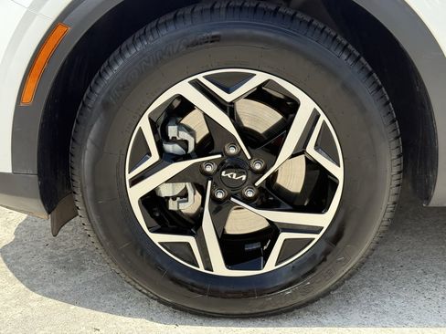 Used 2024 Kia Sportage LX image 13