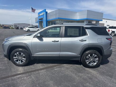 Used 2025 Chevrolet Equinox LT w/ Convenience Package II FWD image 9