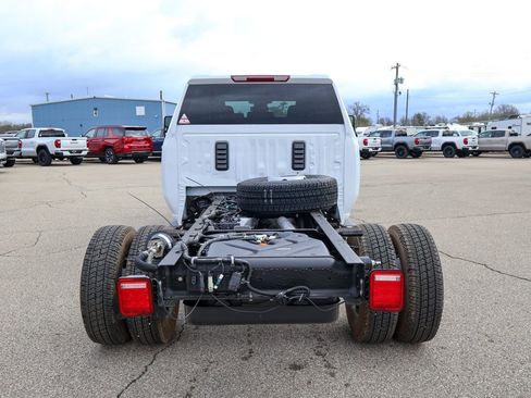 New 2026 GMC Sierra 3500 SLE AWD/4WD image 4