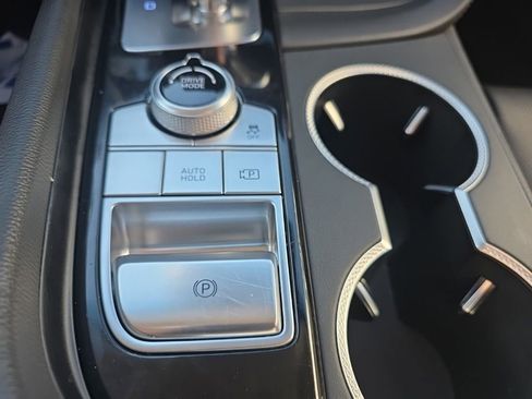 Used 2025 Genesis G70 2.5T image 26