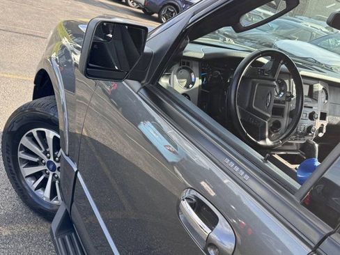 Used 2017 Ford Expedition XLT image 31