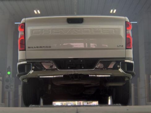 Used 2022 Chevrolet Silverado 1500 LTZ w/ Technology Package RWD image 8