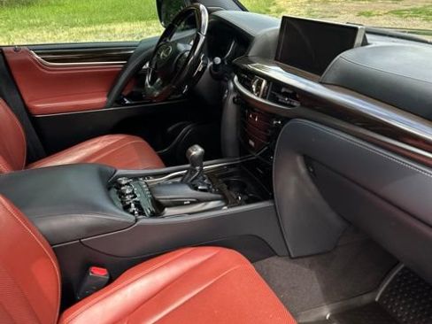 Used 2020 Lexus LX 570 4WD w/ Sport Package image 26