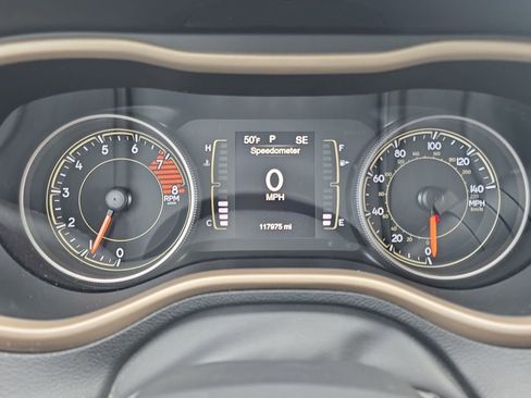 Used 2018 Jeep Cherokee Latitude w/ Altitude Package AWD/4WD image 20