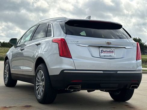 Used 2018 Cadillac XT5 Luxury w/ Driver Awareness Package FWD image 6