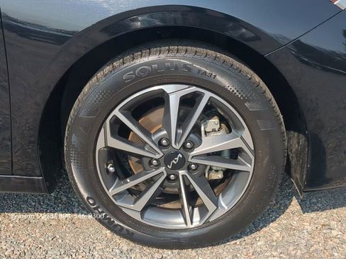 Used 2023 Kia Forte LXS image 11