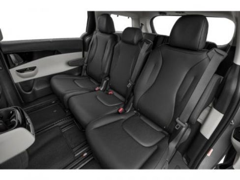Used 2024 Kia Carnival EX FWD image 16