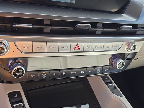 Used 2025 Kia Telluride S image 29