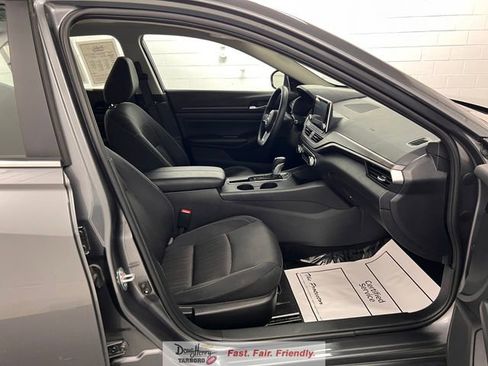 Used 2025 Nissan Altima 2.5 SV FWD image 40