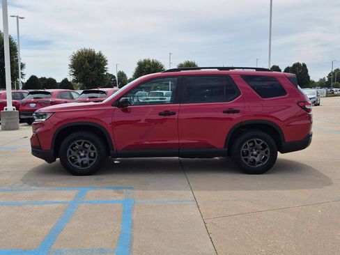 Used 2024 Honda Pilot TrailSport image 9