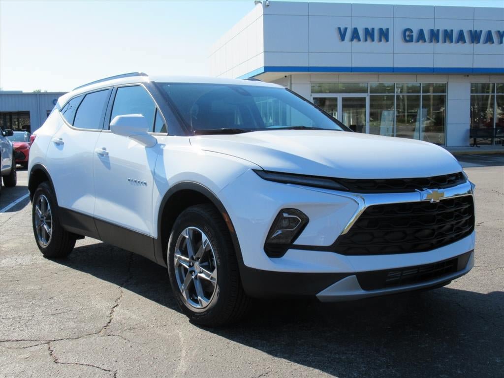 New 2026 Chevrolet Blazer LT w/ Convenience Package FWD image 3