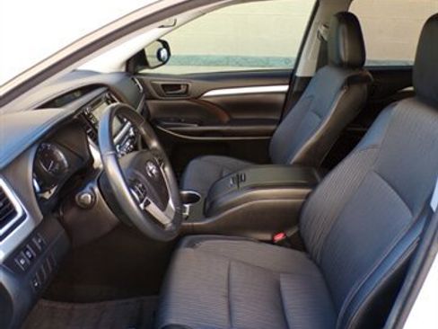 Used 2017 Toyota Highlander Plus w/ Carpet Mat Package image 15