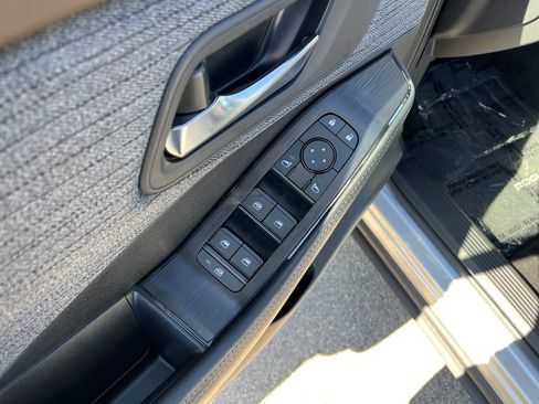 Used 2023 Nissan Rogue SV image 14