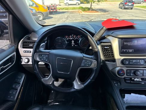 Used 2017 GMC Yukon XL Denali image 14