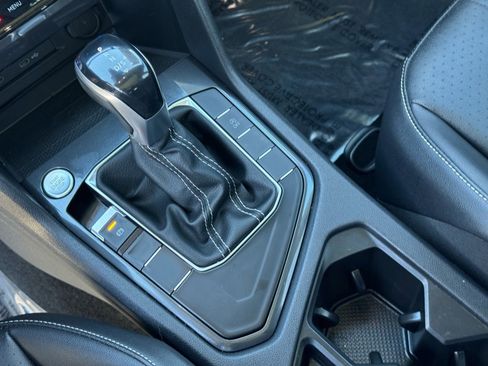 Used 2022 Volkswagen Tiguan SE image 32