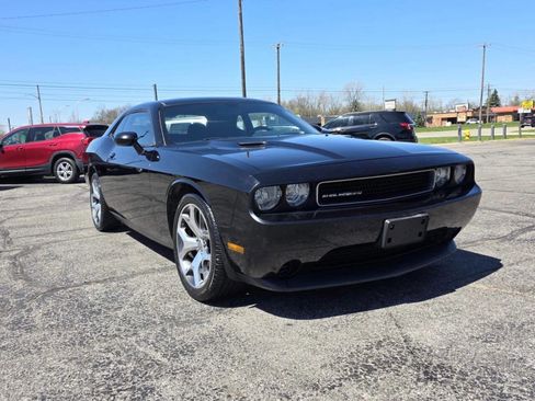 Used 2011 Dodge Challenger RWD image 8