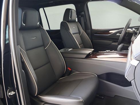 Certified 2024 Cadillac Escalade ESV Premium Luxury image 17