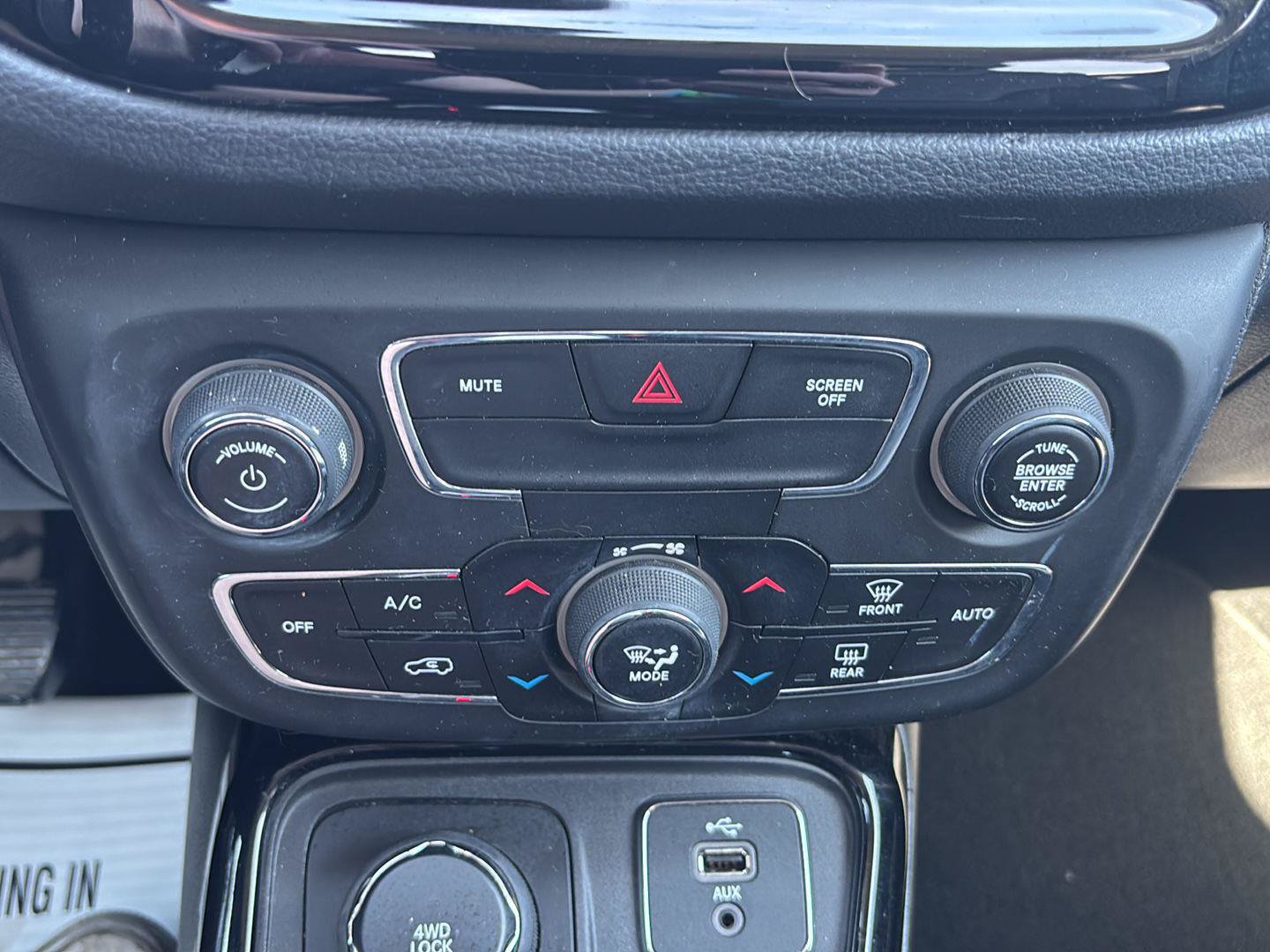 Used 2018 Jeep Compass Limited AWD/4WD image 28