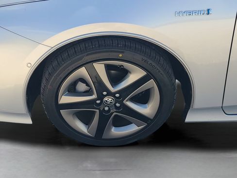 Certified 2021 Toyota Prius XLE FWD image 24