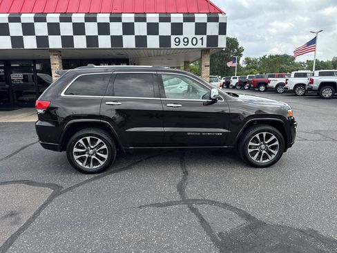 Used 2017 Jeep Grand Cherokee Overland w/ Jeep Active Safety Group image 8