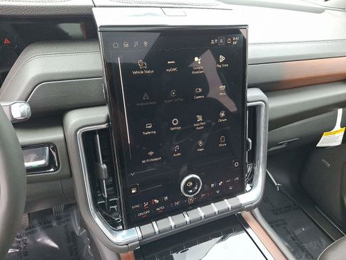 New 2025 GMC Yukon XL Denali w/ Denali Reserve Package image 9