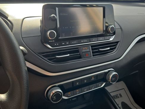 Used 2024 Nissan Altima 2.5 S FWD image 12