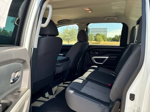 Used 2024 Nissan Titan SV AWD/4WD image 25