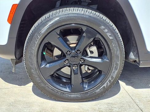 Used 2023 Jeep Grand Cherokee Altitude AWD/4WD image 26
