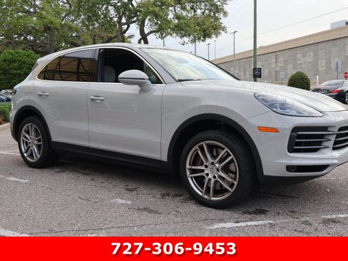 Used 2022 Porsche Cayenne AWD/4WD image 11