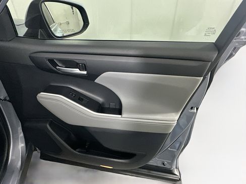 Used 2024 Toyota Highlander XLE image 36