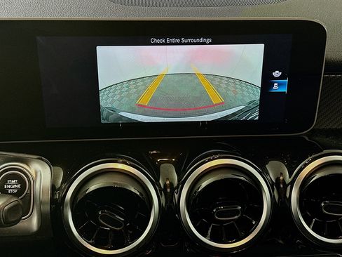 Used 2020 Mercedes-Benz GLB 250 GLB 250 image 22