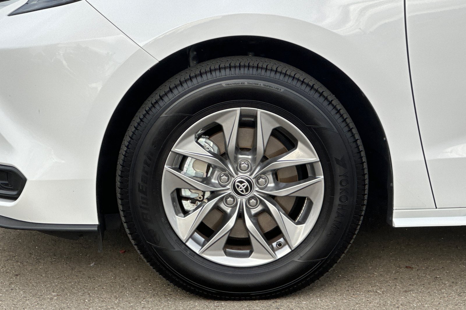 Certified 2026 Toyota Sienna LE FWD image 44