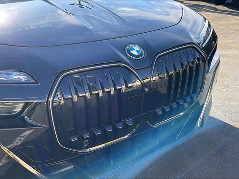 Used 2025 BMW i7 xDrive60 w/ Executive Package image 30