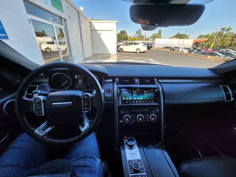 Used 2017 Land Rover Discovery HSE Luxury AWD/4WD image 16