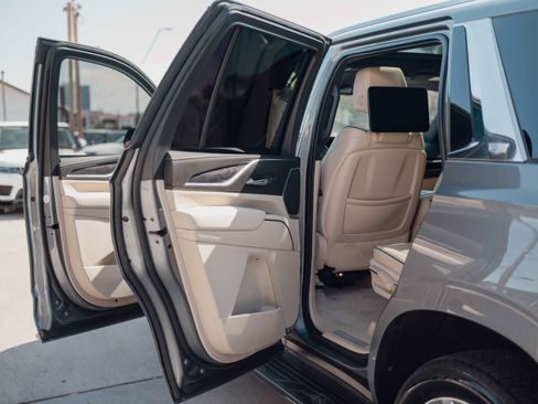 Used 2021 Cadillac Escalade Premium Luxury w/ Performance Package AWD/4WD image 9
