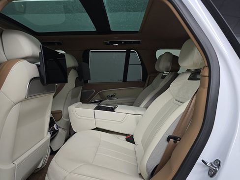 Used 2024 Land Rover Range Rover SV AWD/4WD image 4