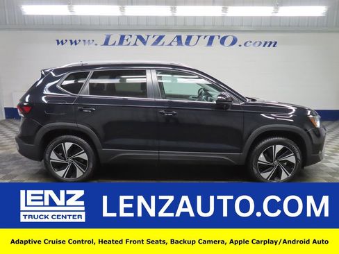 Used 2025 Volkswagen Taos SE AWD/4WD image 1