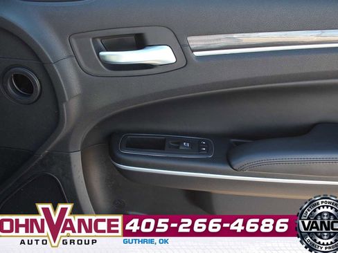 Used 2021 Chrysler 300 Touring L image 13