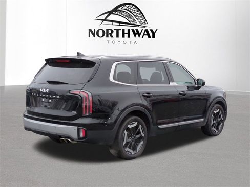 Used 2023 Kia Telluride EX image 4